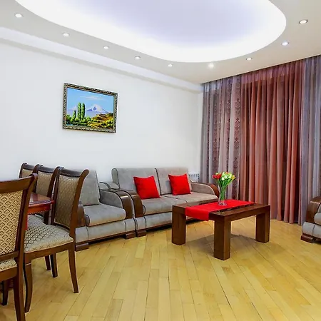3 Bedroom Apartment Near Republic Square Yerevan Exterior photo