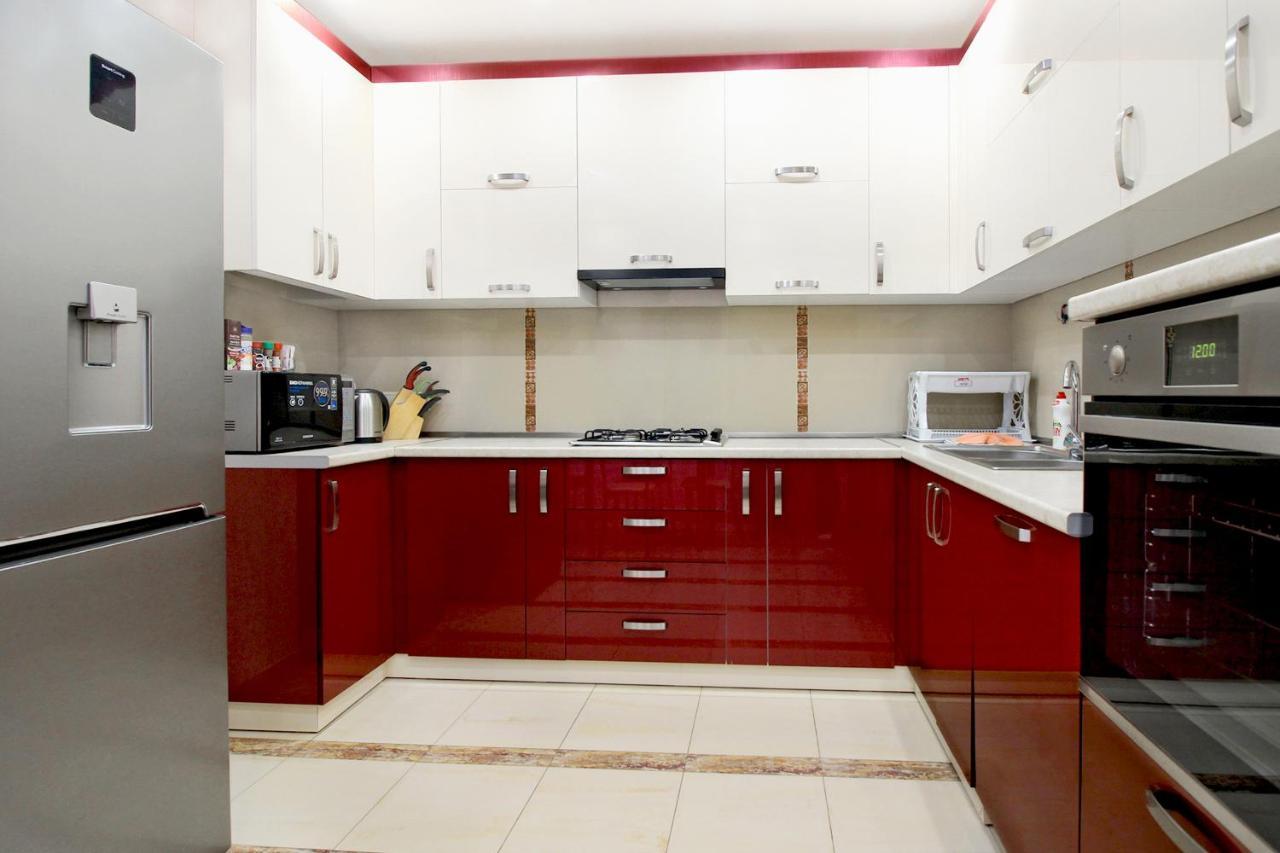 3 Bedroom Near Republic Square Apartment *