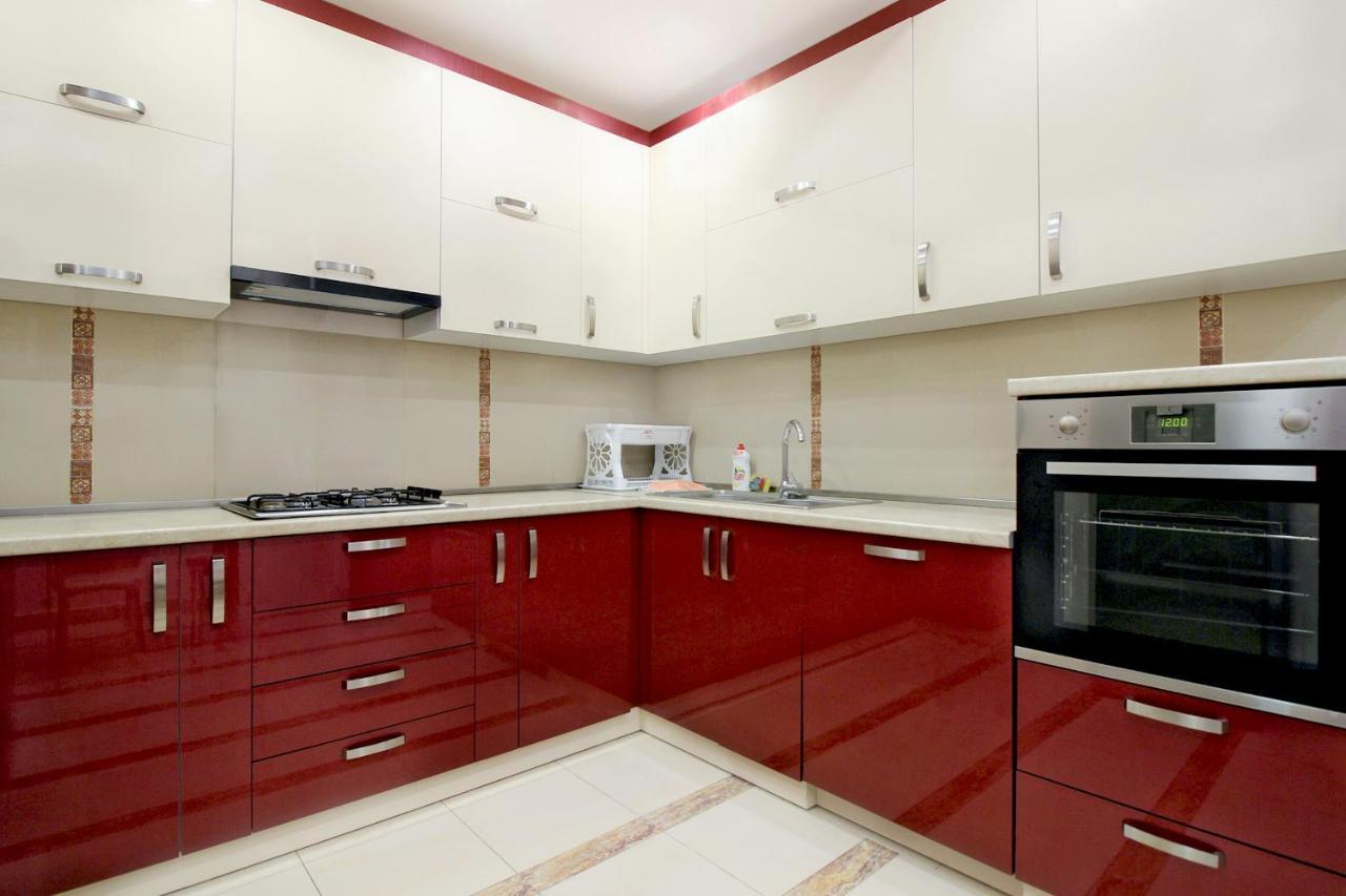 3 Bedroom Near Republic Square Apartment